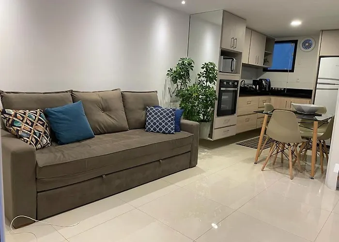 Apartamento impecável ao lado da Praia Grande para até 8 pessoas