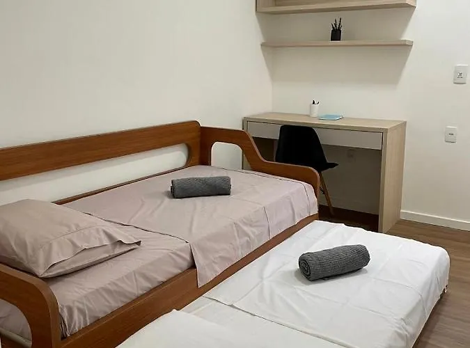 Apartamento impecável ao lado da Praia Grande para até 8 pessoas